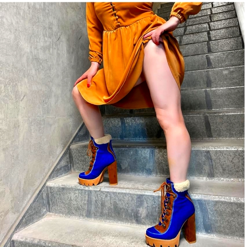 Wet kiss booties *worn once* size 8
